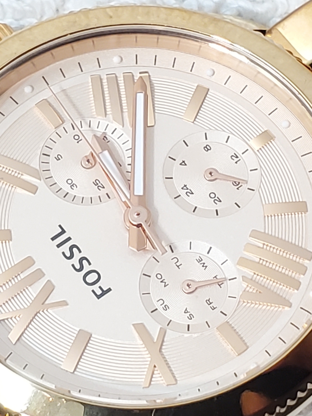 Fossil Cecile Women's Rose Gold Tone Day Date Quartz Watch Roman Numerals - Picture 3 of 10